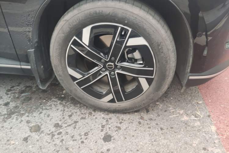 Used Volvo Volvo XC70 Plug-in Hybrid 2026 Model Two-Wheel Drive Long-Range Core