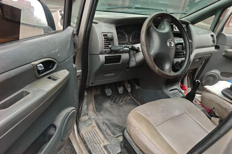 Used Dongfeng Shuaike 2013 Revised Version 1.5L Manual Standard Edition 7 Seats China IV Standard
