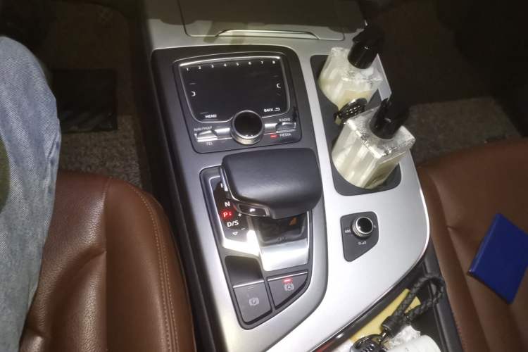 Used Audi Q7 2018 45 TFSI Technology Edition Gear Lever