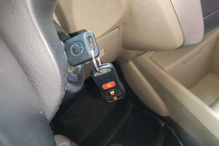 Used Venucia R50 2014 1.6L Automatic Splendid Edition
