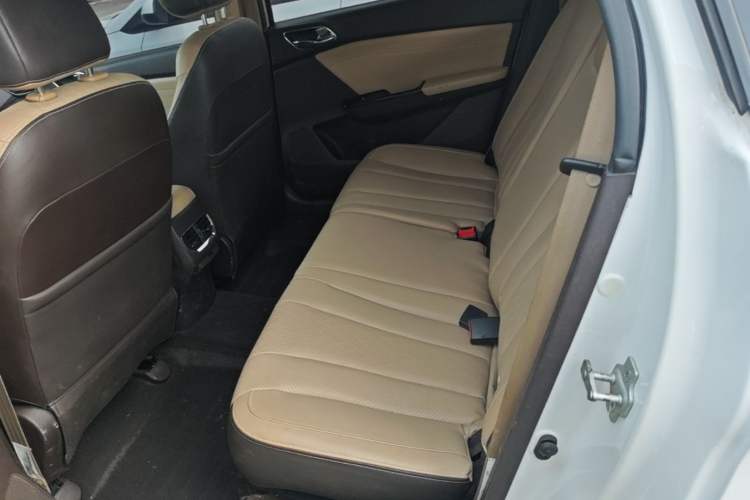 Used Baojun 310W 2017 1.5L Manual Fashion Model China V
