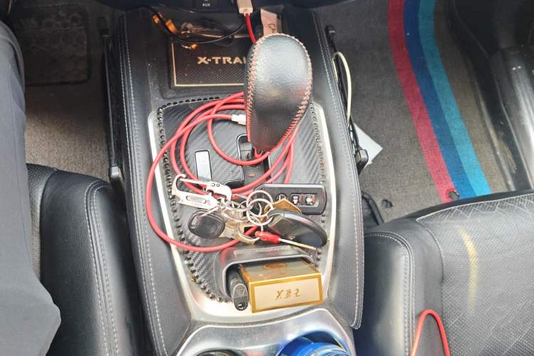 Used Nissan X-Trail 2014 2.5L CVT Luxury Edition 4WD Gear Lever