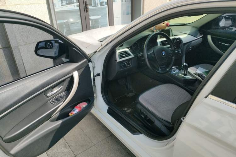 Used BMW 3 Series 2014 320Li Fashion Model
