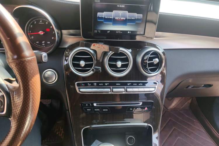 Used Mercedes-Benz GLC 2016 GLC 260 4MATIC Luxury Model
