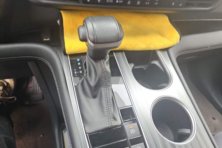 Used Toyota SIENNA 2021 2.5L Hybrid Premium Edition Gear Lever