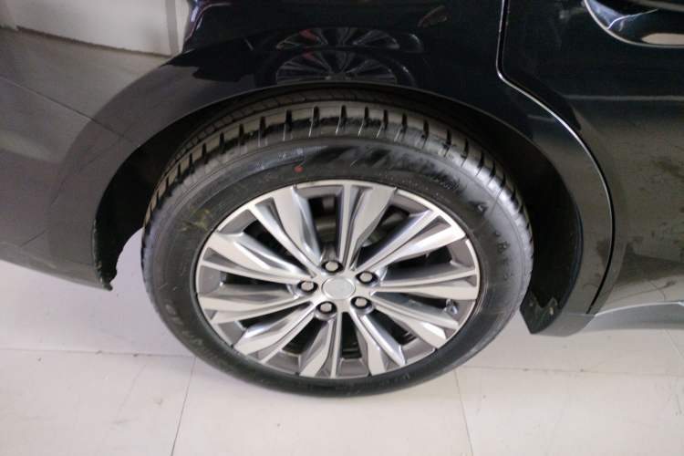 Used Hongqi E-QM5 2022 431 km Charge & Enjoy Edition