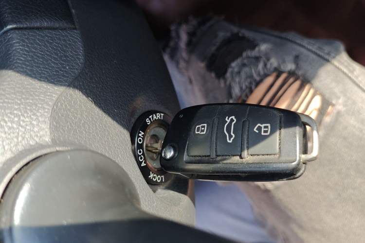 Used JAC Refine M4 2016 2.0L Manual Luxury Version