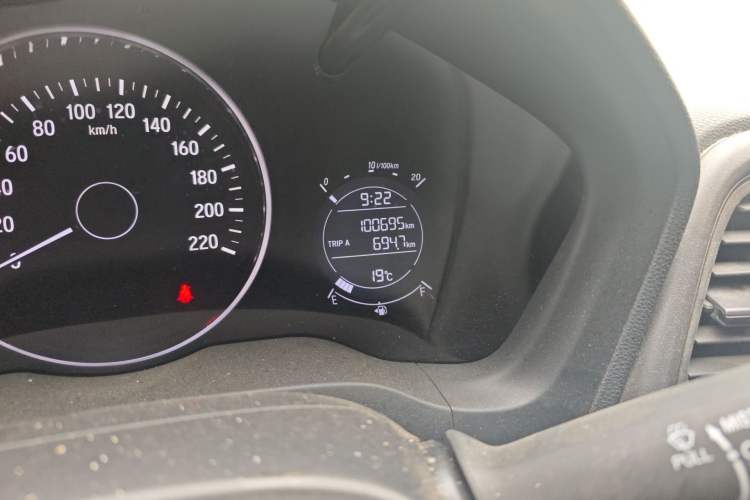 Used Honda Vezel 2017 1.5L CVT 2WD Comfort Model Odometer Close Up