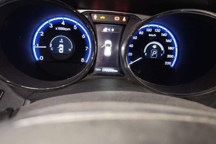 Used Hyundai ix35 2013 2.0L Automatic Two-Wheel Drive Leading GLX China IV Standard Odometer Close Up