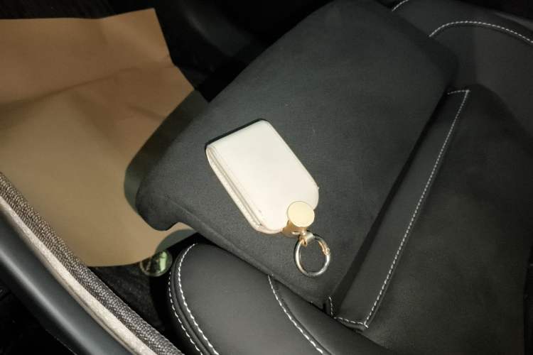 Used Volvo C40 2022 Long-Range PRO Version Vehicle Key