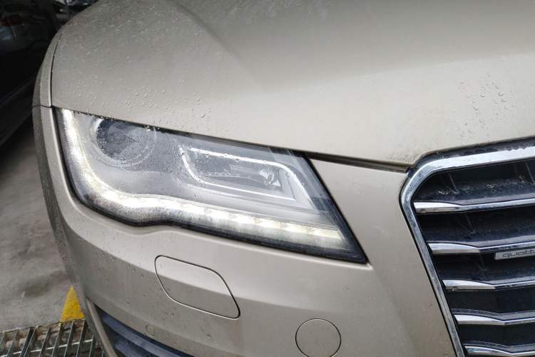 Used Audi A7 2012 2.8FSI quattro Ambition model Right Front Headlight