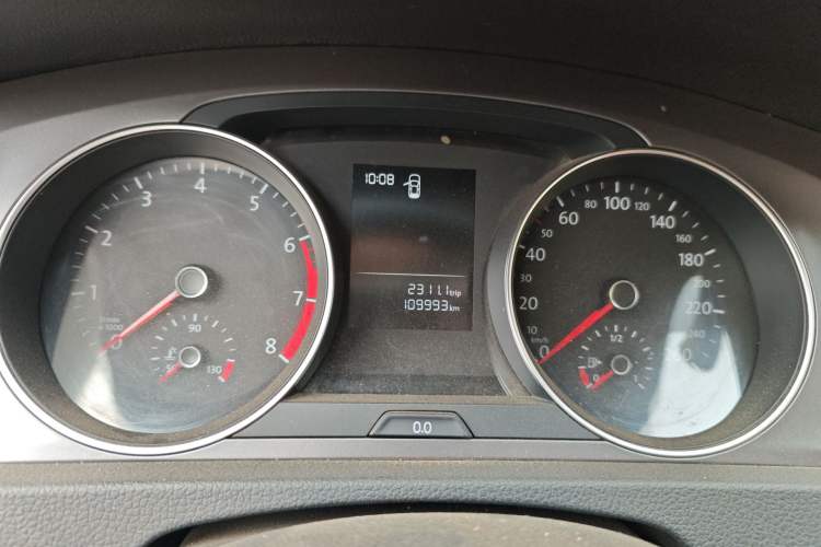 Used Volkswagen Golf 2016 1.6L Manual Fashion Edition Odometer Close Up