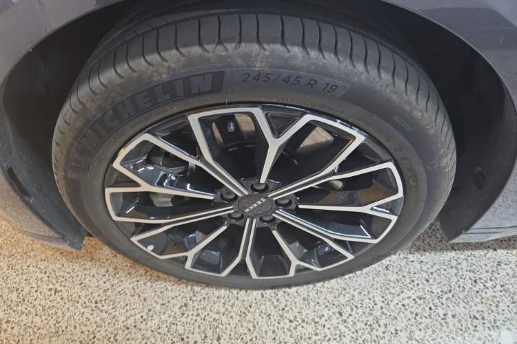 Used Zeekr 007GT 2025 Rear-Drive Intelligent Driving Version 75 kWh Left Front Wheel Hub