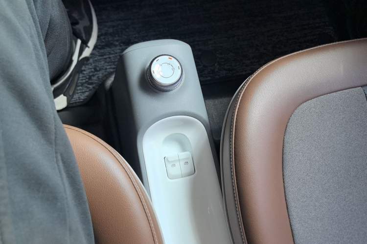 Used Wuling Hongguang MINIEV 2022 GAMEBOY 200km Gaming Edition with Lithium Iron Phosphate Gear Lever