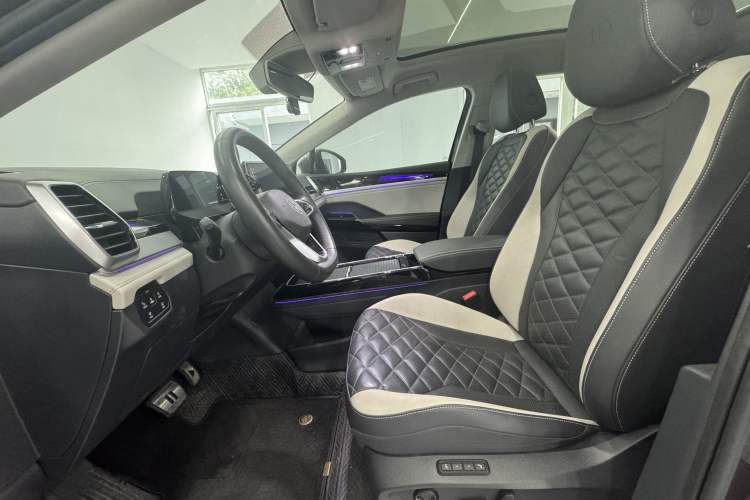 Used Volkswagen ID.6 CROZZ 2021 Long-Range PRO Edition Left Front Seat