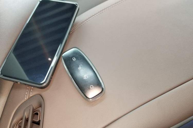 Used Denza D9 2024 DM-i 980 Four-Wheel Drive Prestige Model Vehicle Key