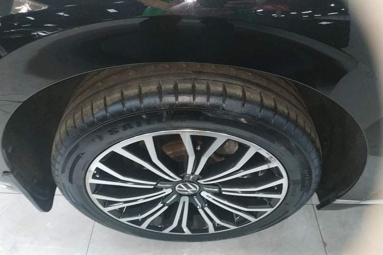 Used Volkswagen Phideon 2021 380TSI Luxury Edition Right Rear Wheel Hub