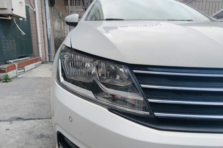 Used Volkswagen Gran Lavida 2015 1.6L Automatic Comfort Edition Exterior 6