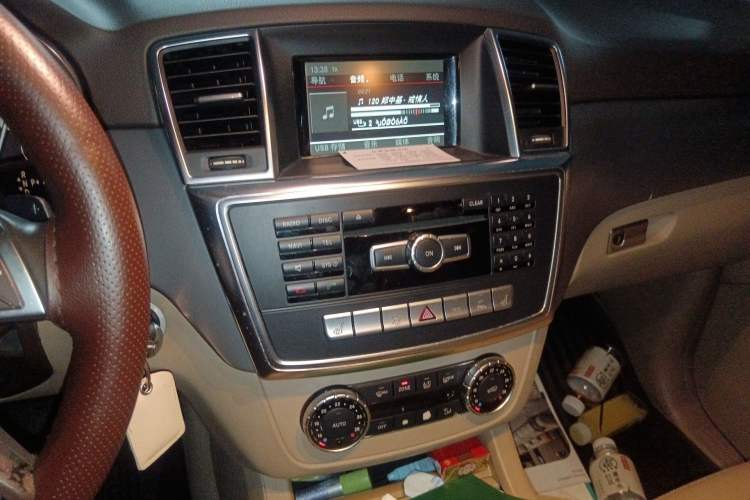 Used Mercedes-Benz M-Class 2014 ML 320 4MATIC Audio And AC Panel