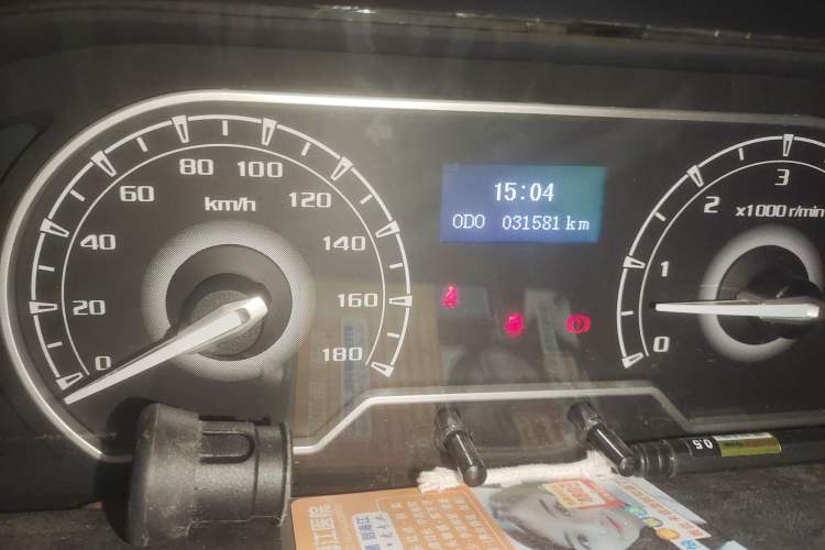 Used SAIC MAXUS Xintu V80 2021 2.0T Manual Classic Aoyuntong Short Wheelbase Ultra-Low Roof 5/6-Seater Odometer Close Up