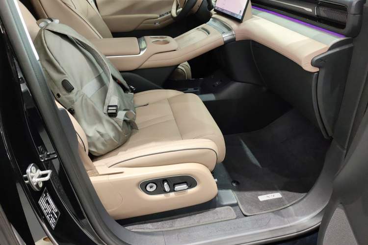 Used XPeng X9 2025 650 Long-Range Max
