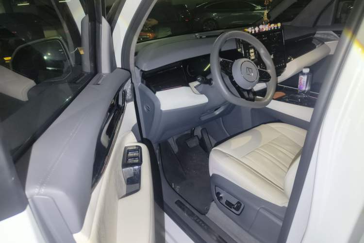 Used Zeekr 009 2022 WE Edition
