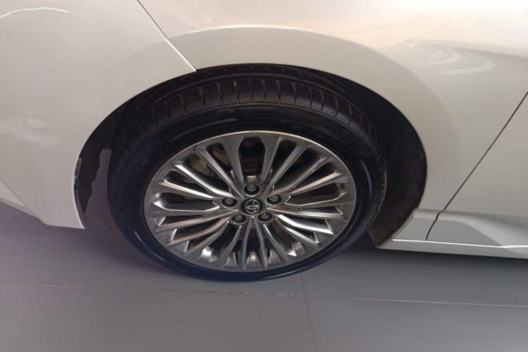 Used Toyota Avalon 2019 Dual-Engine 2.5L XLE Prestige Version China VI Standard