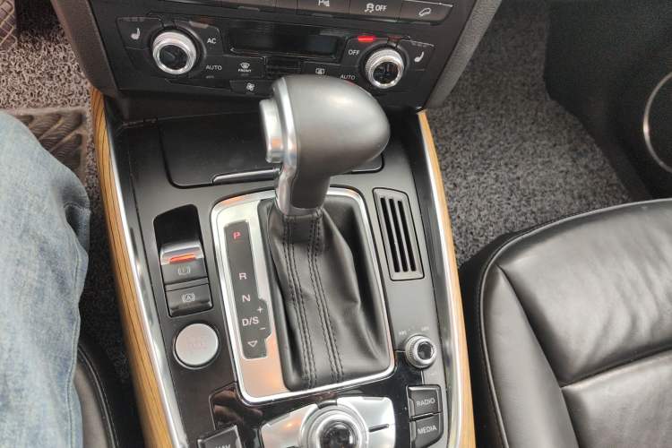 Used Audi Q5 2013 45 TFSI quattro off-road version Gear Lever