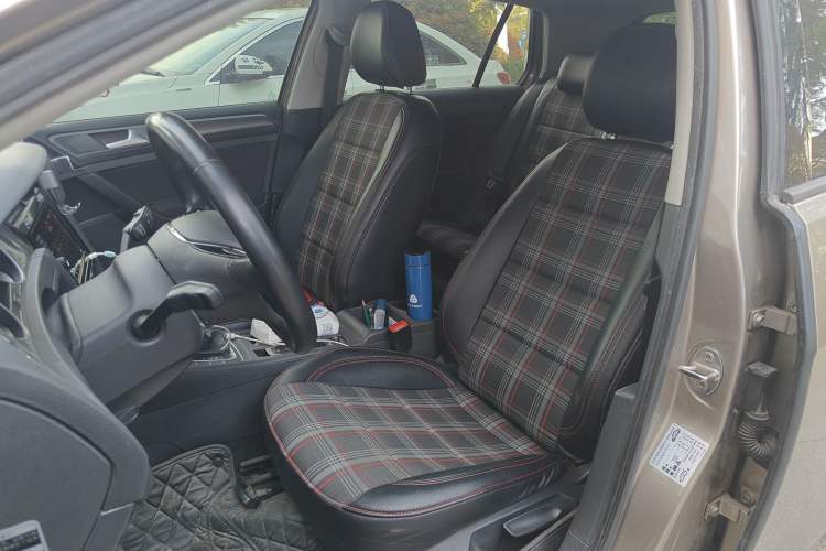 Used Volkswagen Golf 2016 1.6L Automatic Fashion Model