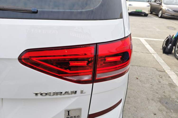 Used Volkswagen Touran 2018 Volkswagen Touran L 280TSI DSG Boundary Edition 7 Seats China VI Standard