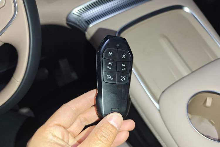 Used XPeng X9 2024 610 Long-Range Pro
