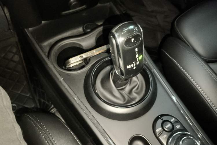 Used MINI Countryman 2022 Revised Version 1.5T COOPER ALL4 Connoisseur Gear Lever