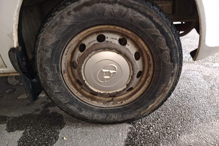 Used SAIC MAXUS Xintu V80 2017 2.5T 5-Speed Manual Aoyuntong National V Short Wheelbase Mid-Roof 5/6/10-Seater
