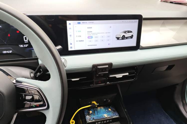 Used Geometry E Firefly 2024 401 km Fluorescent
