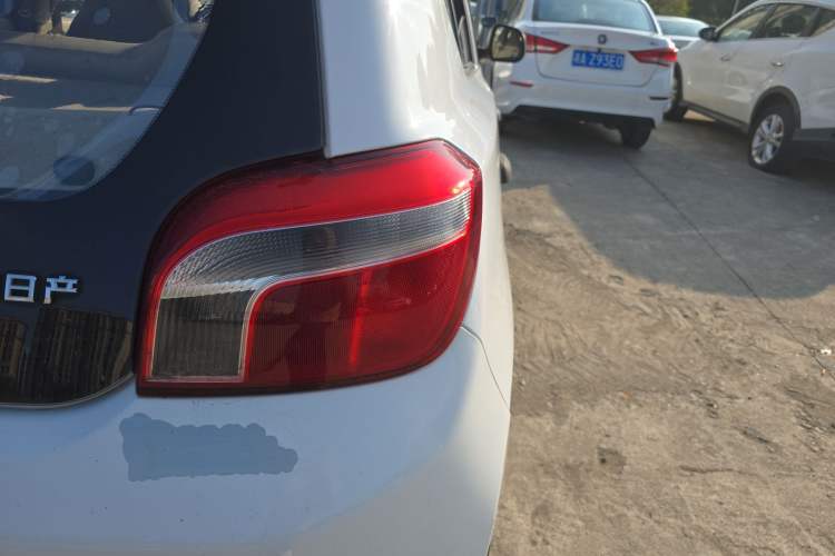 Used Venucia R30 2014 1.2L Manual Enjoyment Edition