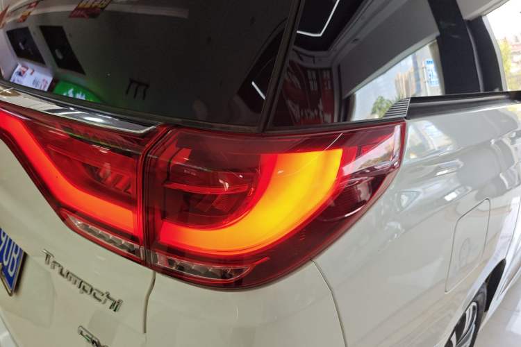Used GAC Trumpchi M8 2020 Flagship 390T Navigation Model Right Rear Taillight