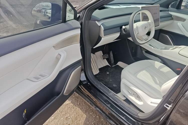 Used ONVO L60 2024 60 kWh Rear-Drive Version