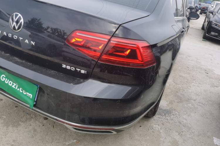 Used Volkswagen Magotan 2020 380TSI DSG Luxury Version Right Rear Taillight