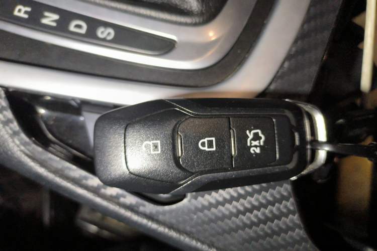 Used Ford Edge 2016 EcoBoost 245 Two-Wheel-Drive Titanium 7-Seater
