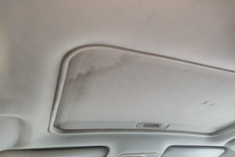 Used Huatai Santa Fe 2016 1.5T Gasoline Manual Two-Wheel Drive Smart Enjoyment i3 Model Headliner