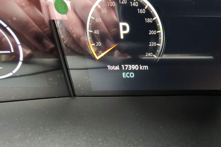 Used CHANGAN UNI-V 2023 1.5T Sport Edition Odometer Close Up