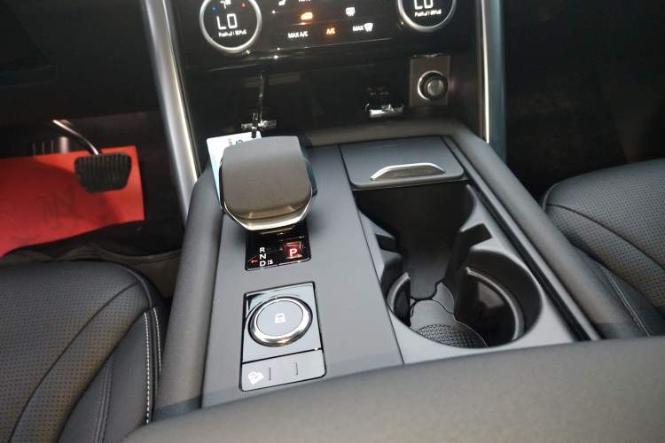 Used Land Rover Discovery 2021 300PS S
