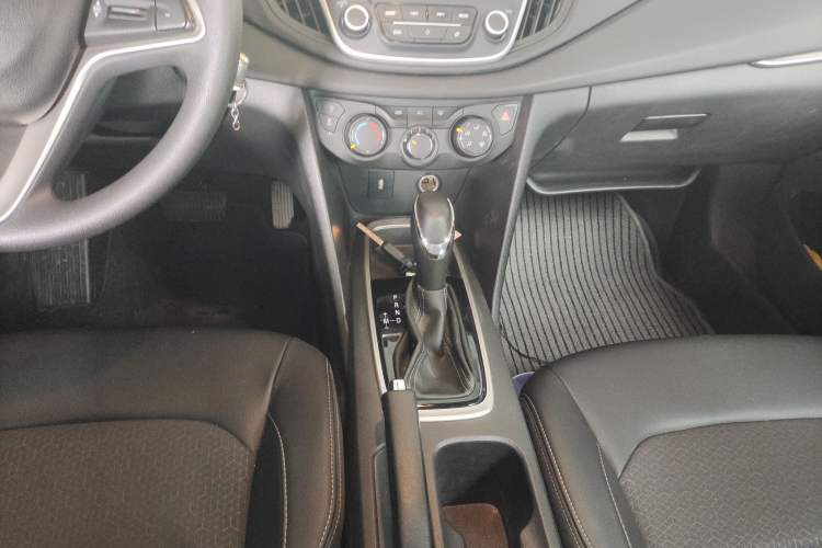 Used Chevrolet Cavalier 2019 320 Automatic Xinyue Edition Gear Lever