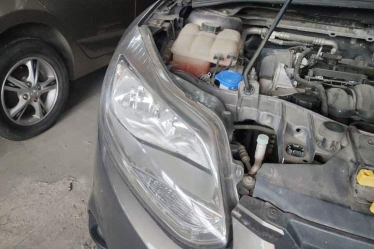 Used Ford Focus 2012 Sedan 1.6L Automatic Comfort Model Right Front Headlight