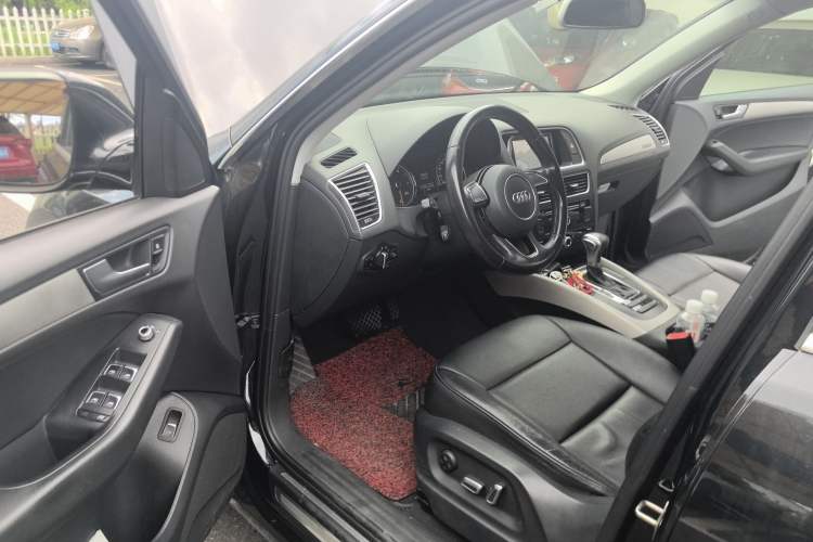 Used Audi Q5 2016 40 TFSI Trendy Edition Driver Seat