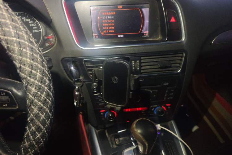 Used Audi Q5 2012 2.0TFSI Technology Model Audio And AC Panel