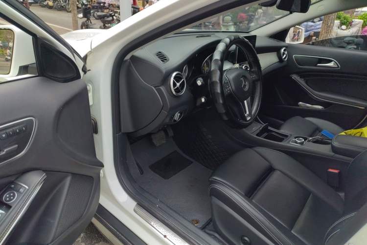 Used Mercedes-Benz GLA 2016 GLA 220 4MATIC Fashion Edition Driver Seat