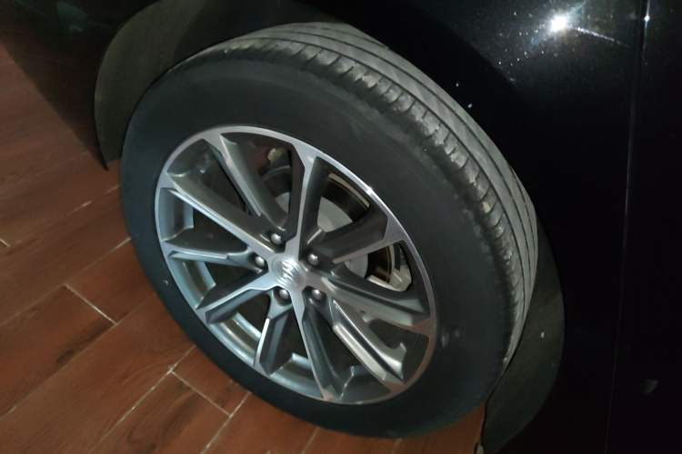 Used Buick LaCrosse 2021 652T Luxury Model Right Rear Wheel Hub