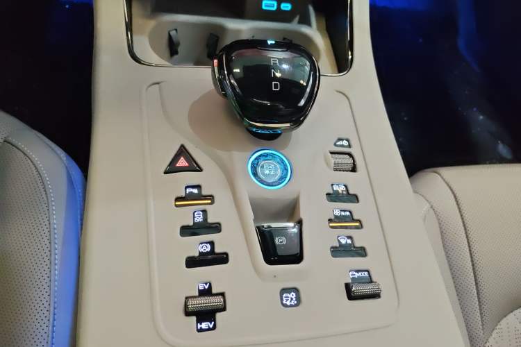 Used BYD Han 2025 DM-i 125KM Prestige Model Gear Lever