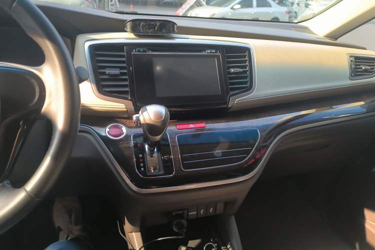 Used Honda Odyssey 2015 2.4L Luxury Edition